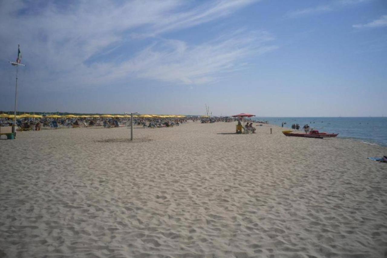 Comfortabele Familie Chalets Met Veranda Incl Airco Dichtbij Zee! Viareggio Kültér fotó