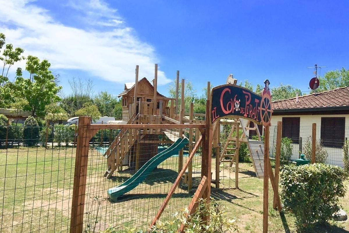 Comfortabele Familie Chalets Met Veranda Incl Airco Dichtbij Zee! Viareggio Kültér fotó